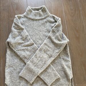 Abercrombie & Fitch Light Gray Turtleneck Sweater